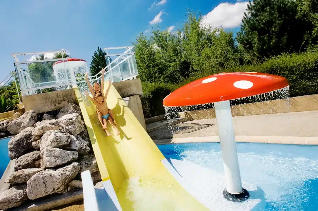 jeux enfants camping familial isère nature parc aquatique